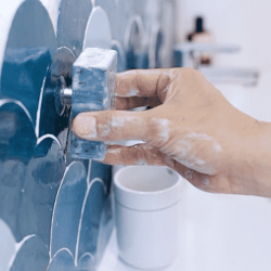Porte savon à fixer au mur par ventouse et aimant